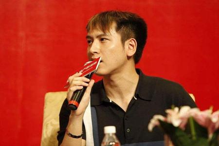 少东18岁解说和平精英遇到外挂(二少游戏解说和平精英)